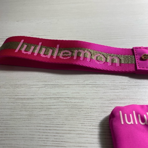 lululemon athletica Pink and Cream Key & Card Holder Set - Picture 5 of 6